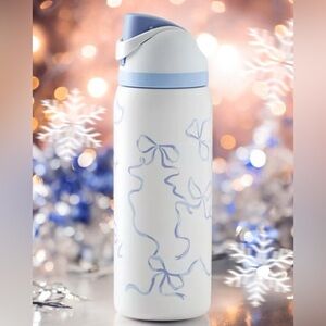 Brand new Owala Tied & True UO Exclusive Blue Bows FreeSip 32oz Bottle NWT
